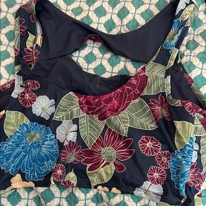 SO Navy Floral Crop Top